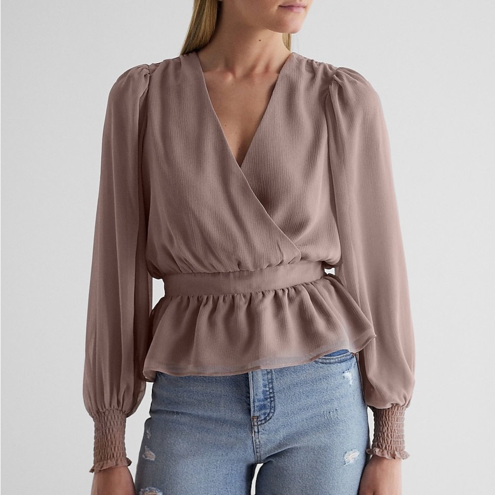 EXPRESS | V-Neck Smocked Cuff Peplum Top